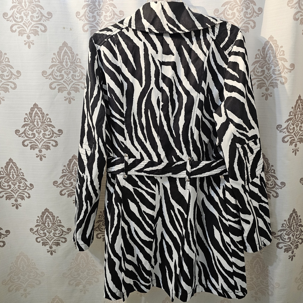 Black Rivet Zebra Patterned Coat - Picture 9 of 9